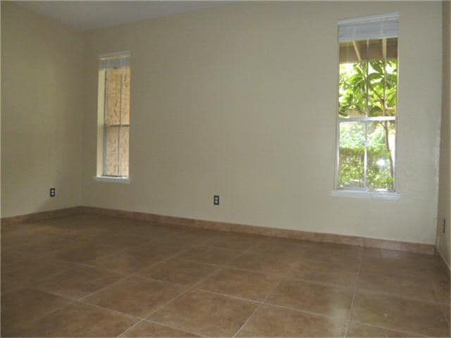 Building Photo - 2100 Tanglewilde St