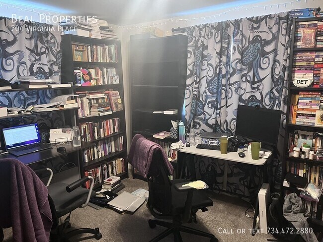 Building Photo - 704 Virginia Pl