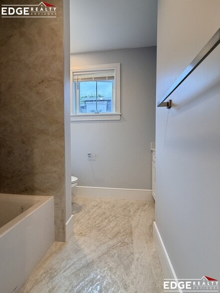 Building Photo - 124 Kenrick St