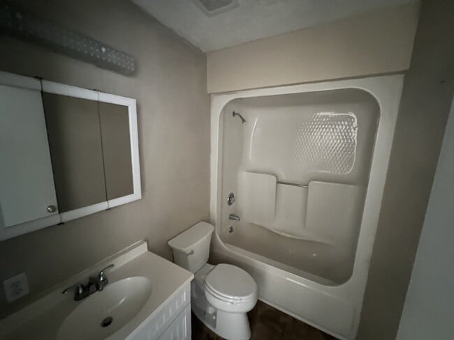 Building Photo - Condo for Rent