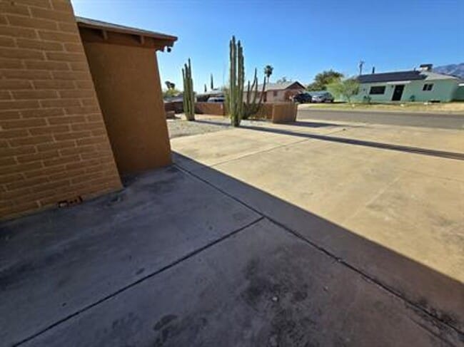 Building Photo - Spacious 3 bedroom/ 2 bath home with R/V parking