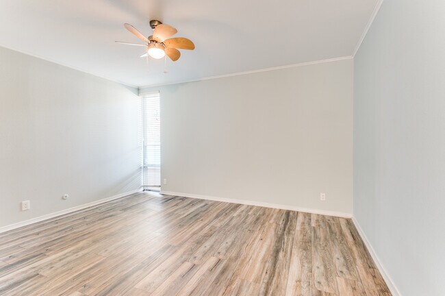 Building Photo - 570 Avenue J Ave