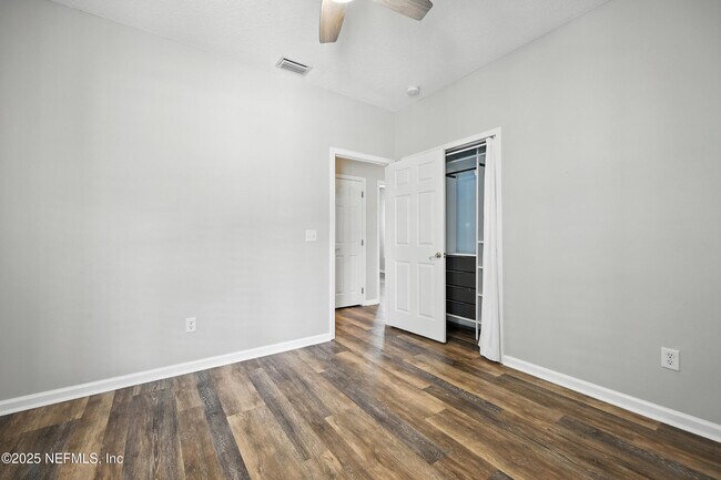 Building Photo - 4565 E Seneca Dr