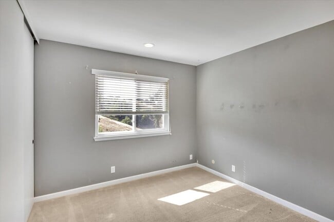 Building Photo - 28625 Hayward Blvd