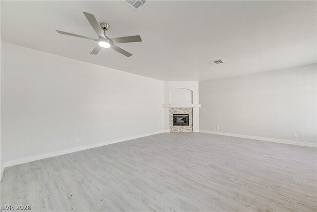 Building Photo - 1900 N Torrey Pines Dr