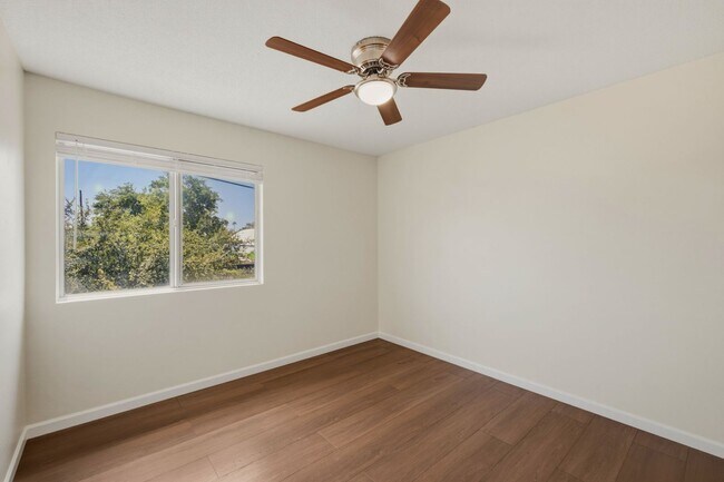 Building Photo - 45 N Phyllis-208