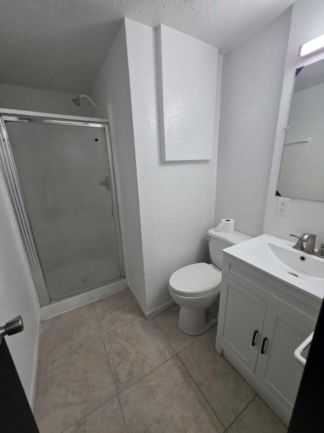 Building Photo - 311 E Thayer Ave