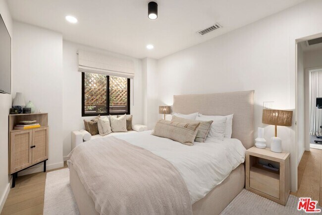 Building Photo - 9004 Dicks St