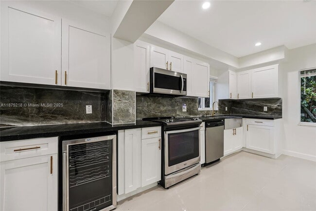 Building Photo - 12885 Griffing Blvd