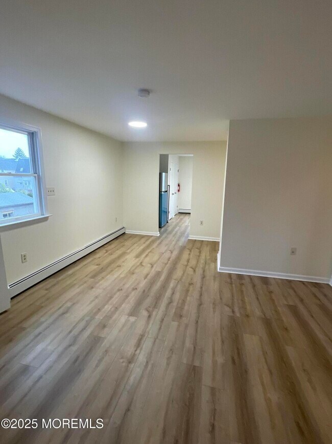 Primary Photo - 351 John St