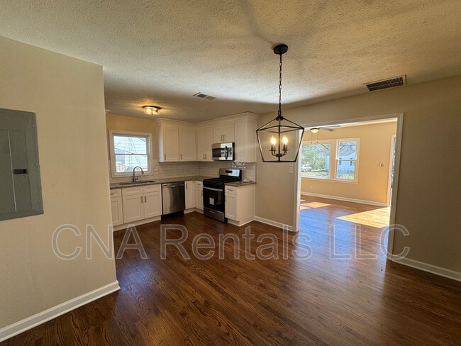 Building Photo - 1826 Clearwater Dr SE