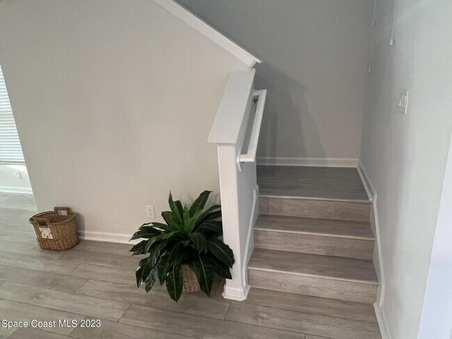 Building Photo - 754 Carlsbad Dr