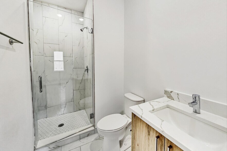 Building Photo - 6135 S Kimbark Ave