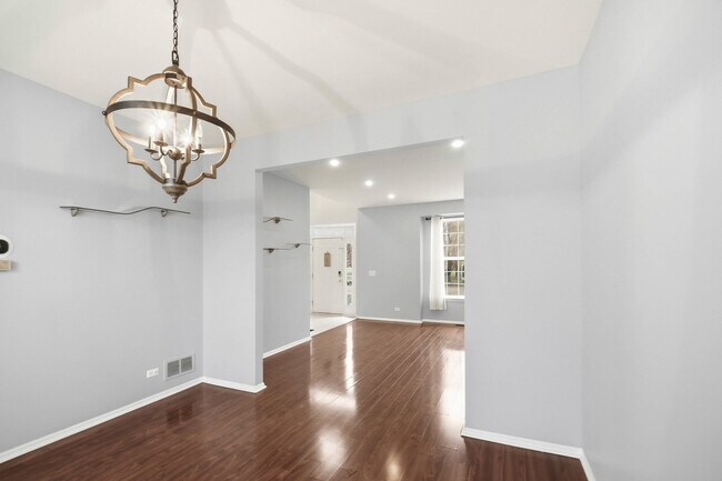 Building Photo - 512 Normandy Ln