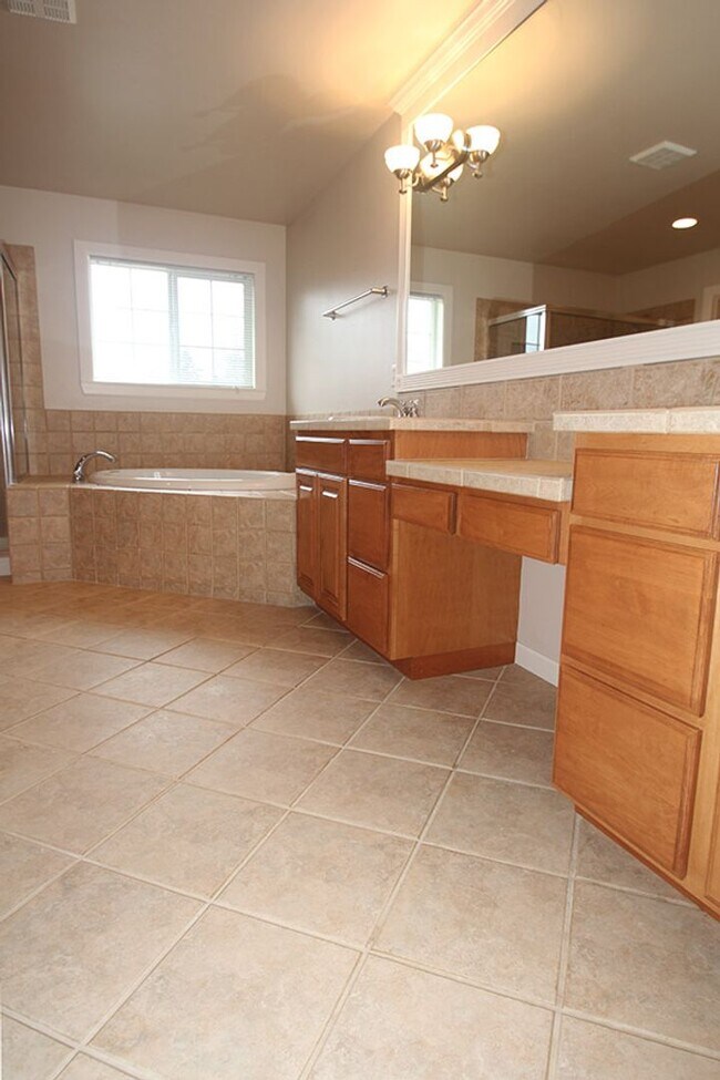 Building Photo - UPDATED CHAFFEY 4 BEDROOOM KINGSTON HOME F...
