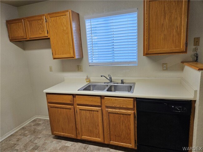 Building Photo - 813 Gemstone Ave