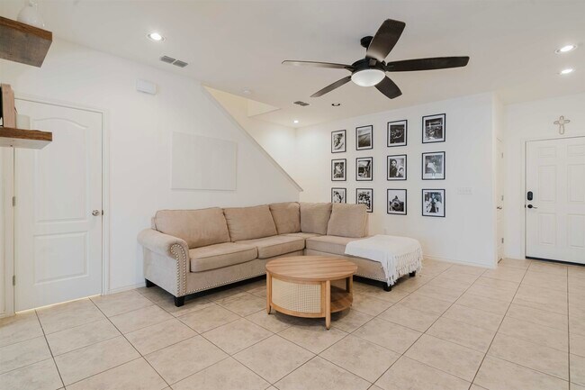 Building Photo - 5704 Montevista Dr