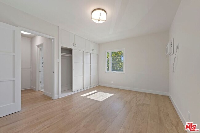 Building Photo - 1252 N Crescent Heights Blvd