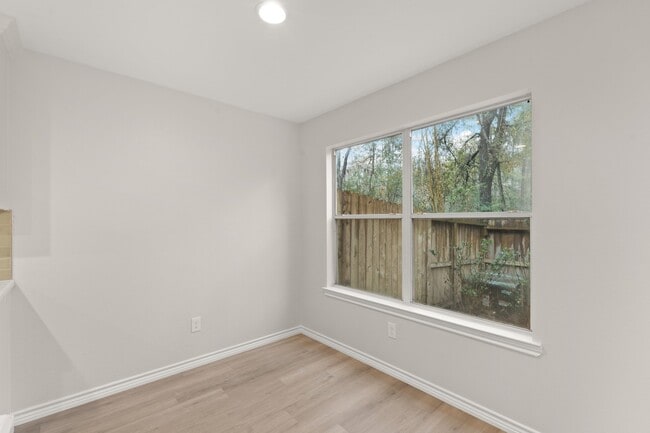 Building Photo - 7 Marble Rock Pl