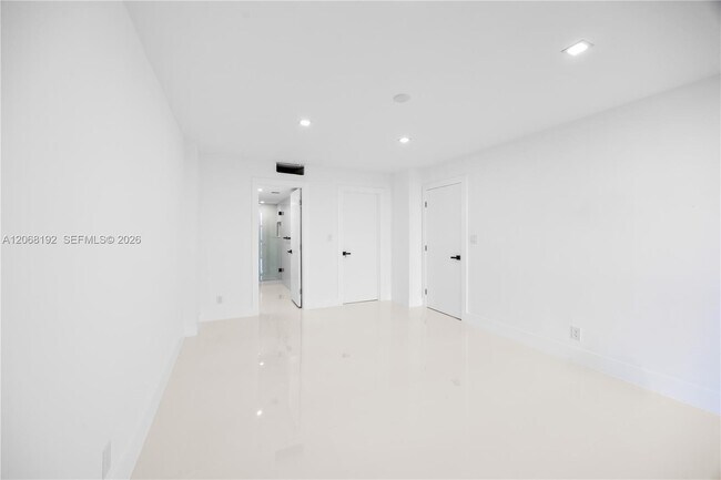 Building Photo - 20379 W Country Club Dr