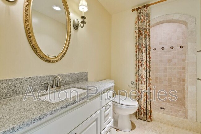 Building Photo - 450 Juanita Way