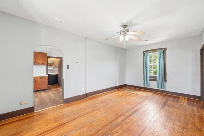 Building Photo - 511 Schirmer St