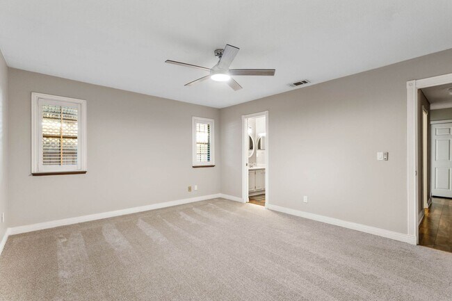 Building Photo - New Rental!