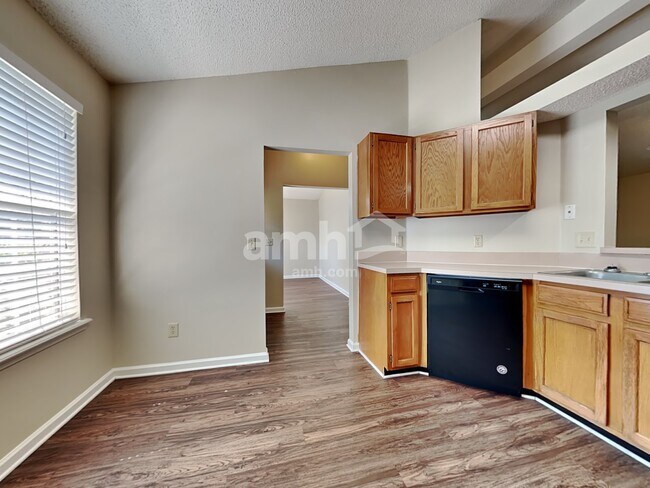 Building Photo - 2175 Hovington Cir E