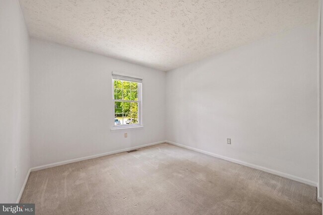Building Photo - 16 Meadowside Ct