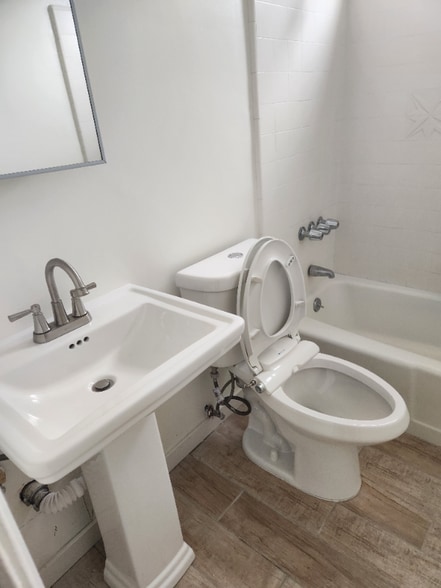 Building Photo - 30 Rose Ave