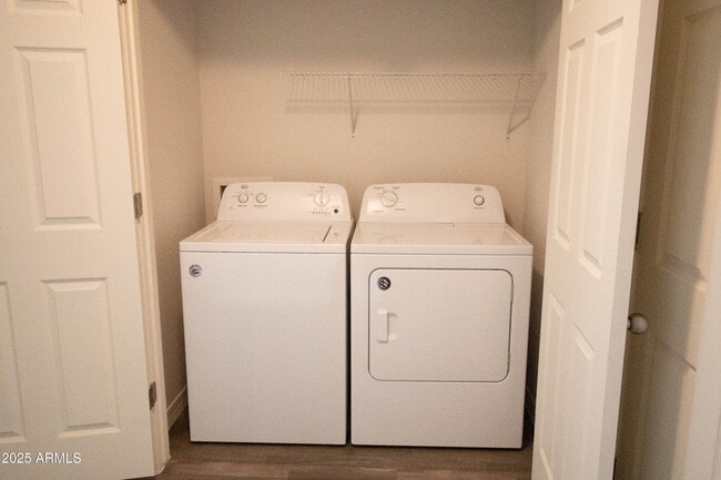 Building Photo - 1675 E Judi St