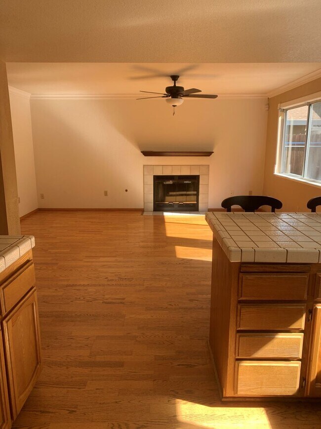 Building Photo - 5828 Laguna Vale Way