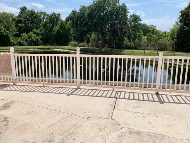 Building Photo - Location, Location, Location! Spacious Tow...