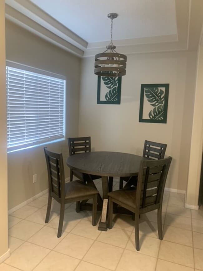 Building Photo - The Falls Upper Level 2 bed/2 bath with gr...