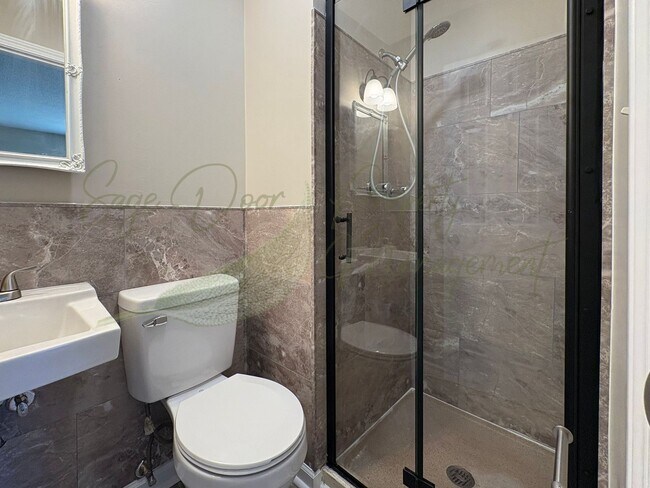 Building Photo - TOWNHOUSE IN BLUE SPRINGS!!!