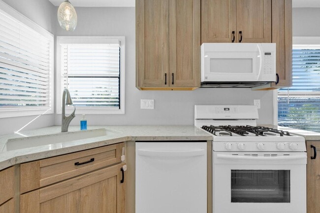 Building Photo - Charming Talmadge 2BR + Bonus Room
