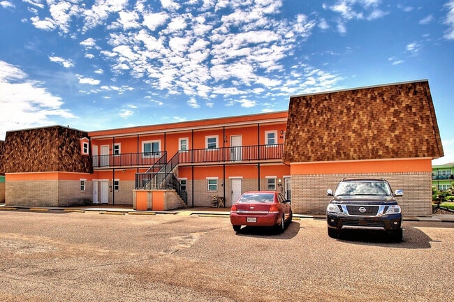 Building Photo - 704 Island Retreat Ct