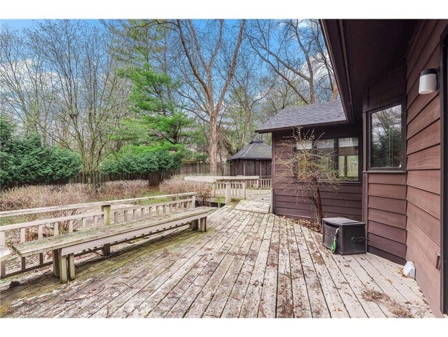 Building Photo - 5880 Christmas Lake Rd