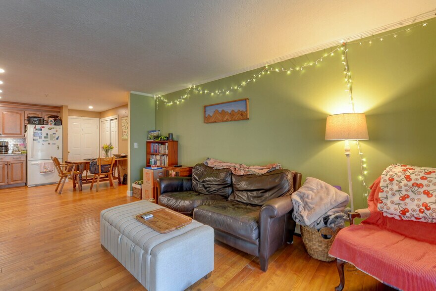 Building Photo - 19 Saco St