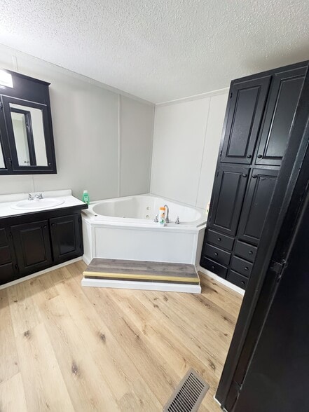 Building Photo - 2552 Smith Ave