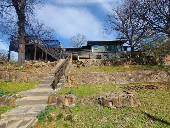 Building Photo - Cal Peggy 501 676 1758