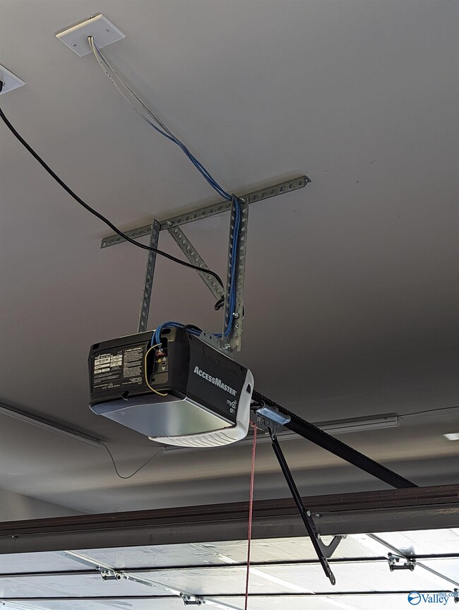 Building Photo - 152 Summer Pointe Ln