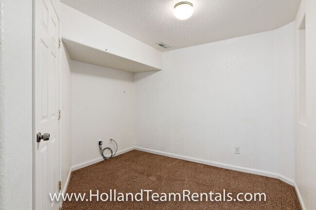 Building Photo - Large Home in Stonegate!