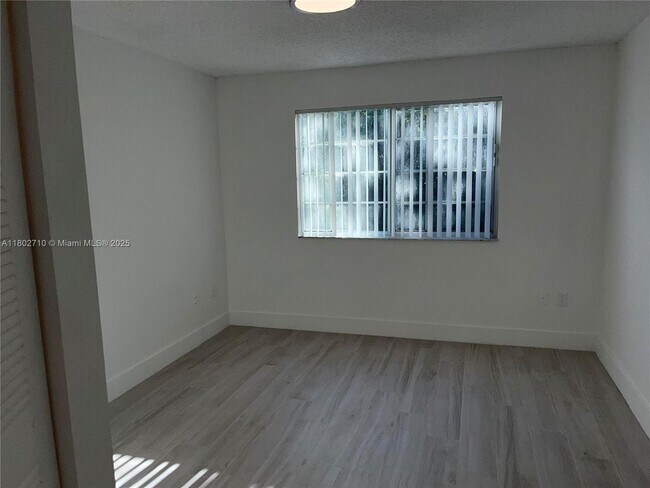 Building Photo - 4171 N Haverhill Rd