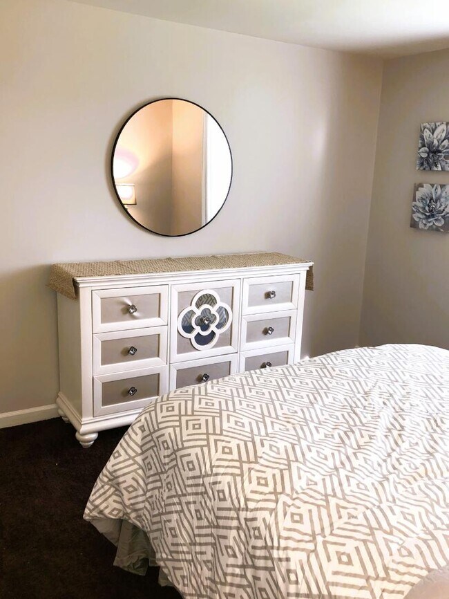 Building Photo - 4 N Hamilton St