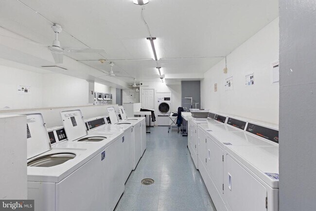 Building Photo - 4000 Tunlaw Rd NW