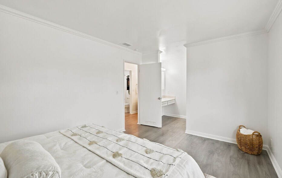 Building Photo - 1005 Mohr Ln