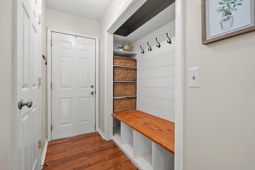 Building Photo - 7817 Chippewa St