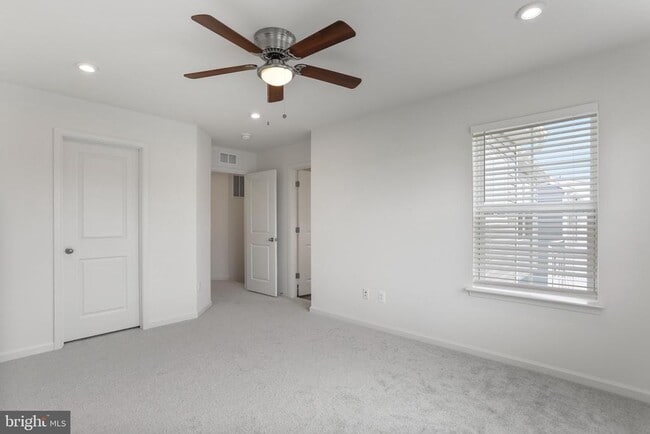 Building Photo - 233 Clifton Mnr