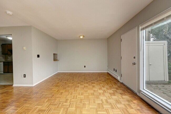 Building Photo - 65 W Walk